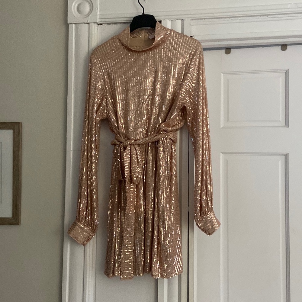 Light pink sequined dress - size M